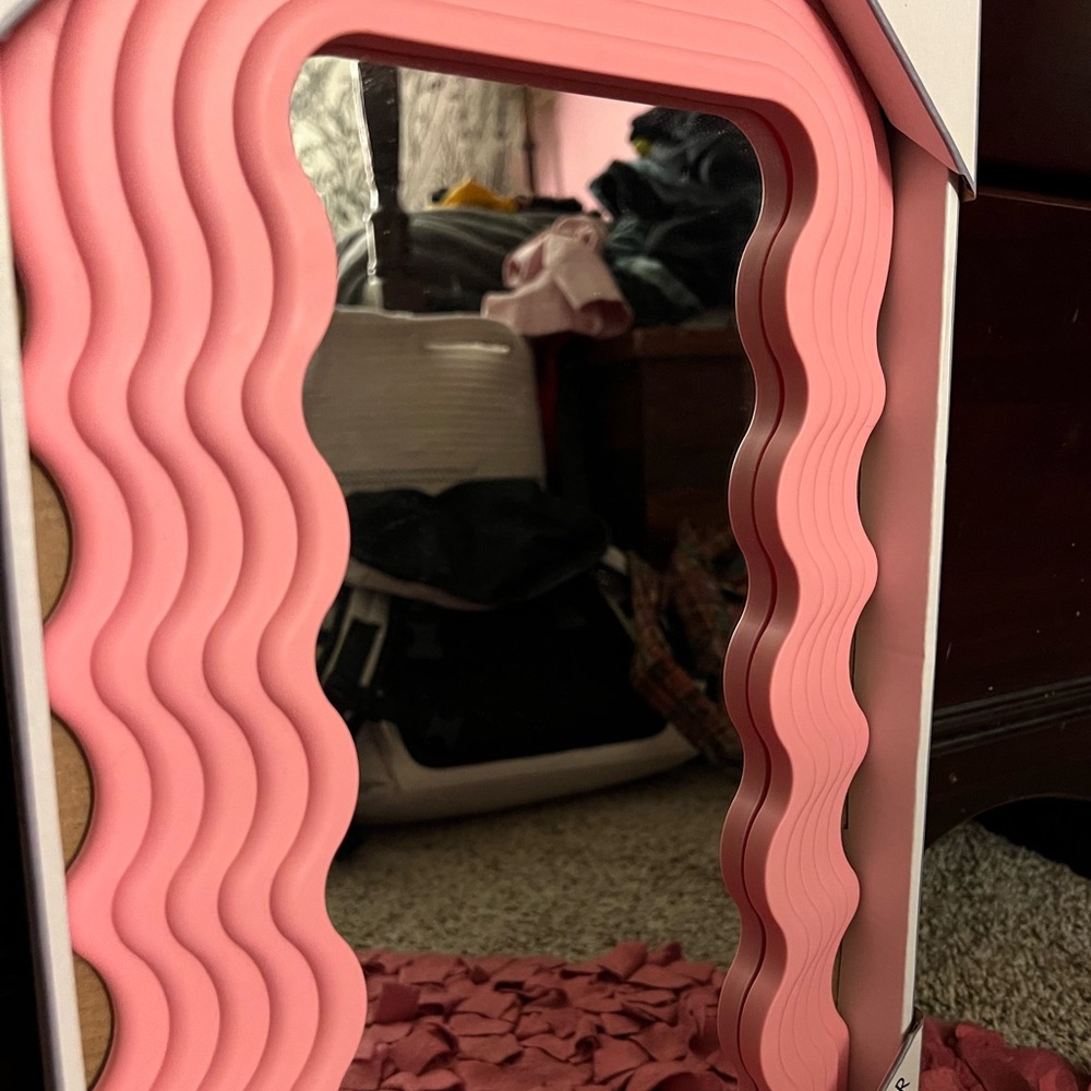 Pink wavy mirror